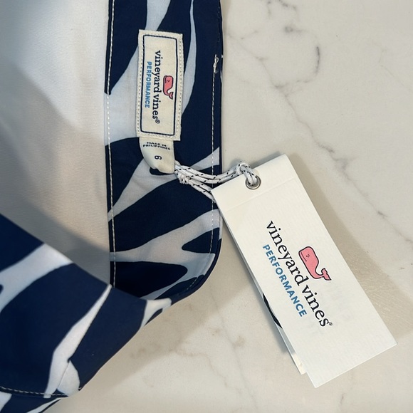 Brand New performance Vineyard Vines printed skort in White Bloom! - Picture 6 of 6
